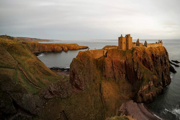 Лучшие места для путешествия по Шотландии осенью - Замок Данноттар