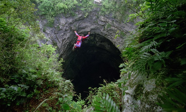 Бейсджампинг в Пещере Ласточек