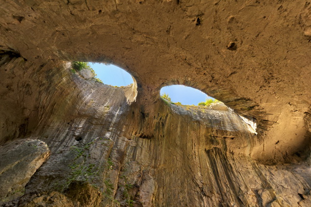 Пещера Глаза Бога - достопримечательность Болгарии