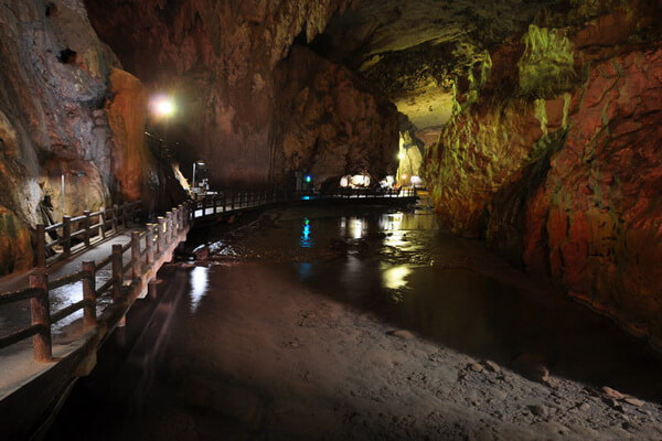 Природные достопримечательности Японии с фото и описанием - Пещера Акиёсидо