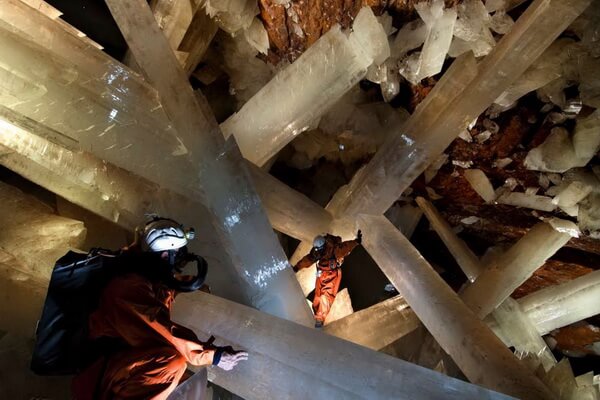 Пещера гигинатских кристаллов в Мексике - история открытия и освоения