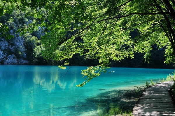 Красочные озёра с фото и описанием - Плитвицкие озёра в Хорватии