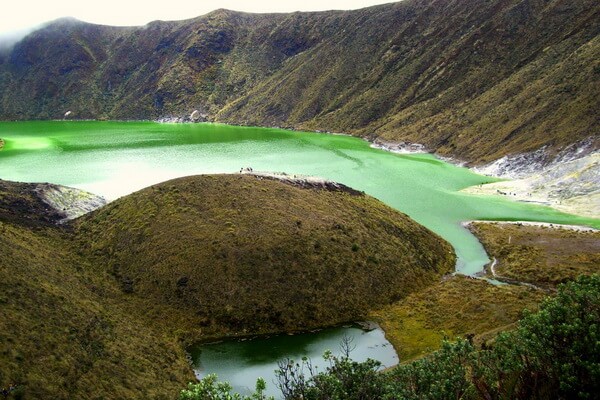 Разноцветные озёра с фото и описанием - Лагуна-Верде в Боливии