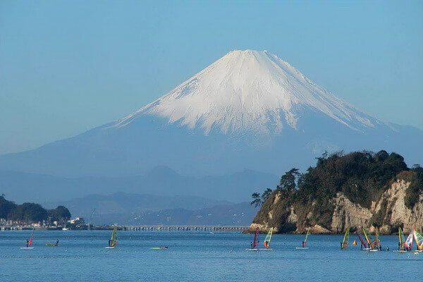 Фото горы Фудзи с пляжей Камакура