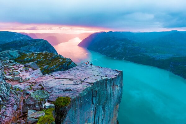 Самые красивые утёсы с фото и описанием - Прекестулен в Норвегии