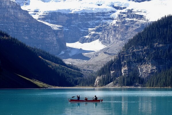Озеро Луиз в национальном парке Банф в Канаде