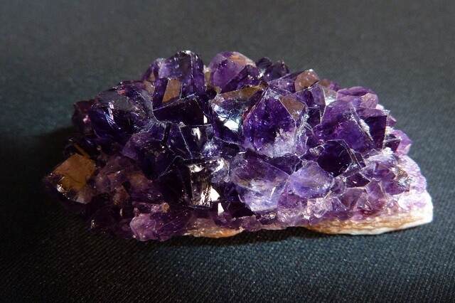 Минералы фиолетового цвета с фото, названиями и описанием - Список из ТОП-6 камней