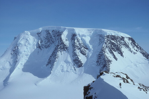 Вторая самая высокая гора Гренландии - Гора Форель