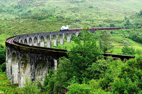 Самые красивые маршруты путешествия на поезде по Шотландии - Ж/д маршрут Западное Шотландское нагорье (West Highland Line), виадук Гленфиннан