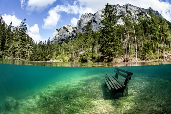 Невероятные места мира с фото - Подводный парк в Австрии (Зелёное озеро)