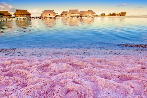 Невероятные места мира с фото - Пляж с розовым песком на Багамах