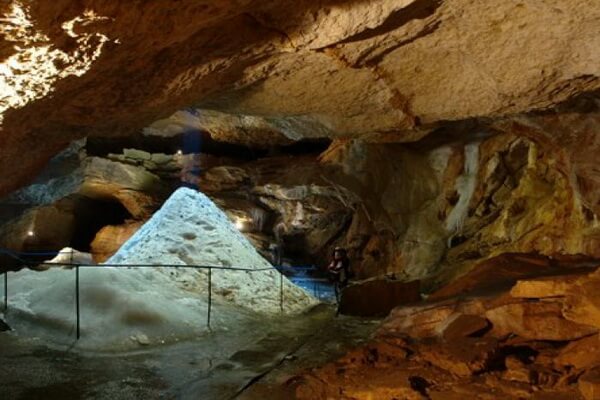 Воронцовская пещера или Трёхглазка в Крыму на Ай-Петри