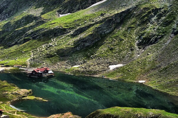 Природа Румынии с фото - Озеро Балеа в горах Фэгэраш