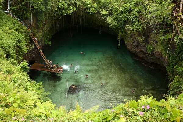 Природные бассейны мира для романтиков - Большая синяя дыра (То-Суа) на Самоа 