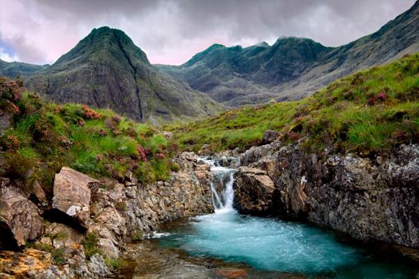 Красивые природные бассейны мира для романтиков - Бассейны фей, остров Скай в Шотландии