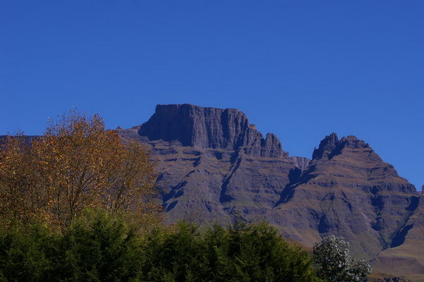 Шампейн-Касли или Шампанский замок - вторая самая высокая гора Южной Африки