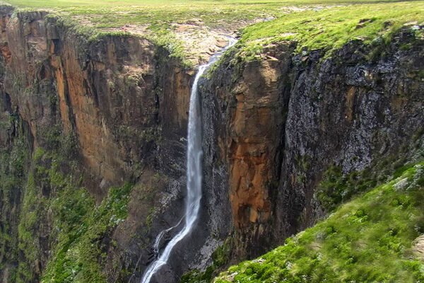 Удивительные водопады с фото и описанием - Водопад Тугела в Африке