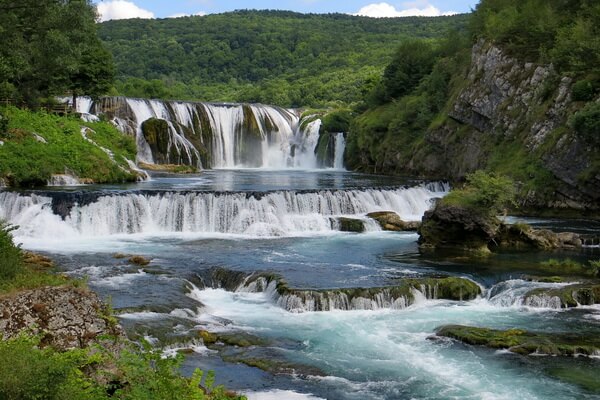 Водопады Хорватии с фото и описанием - Водопад Стрбакки Бук