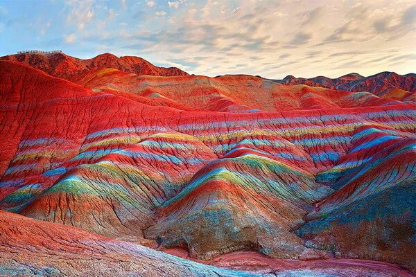 Цветные скалы Китая